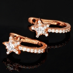 Magischer Sternenglanz – Ohrringe mit funkelnden Zirkonia (Diamant-Imitation-Steine, Brillantschliff) aus edlem 925er Silber  in Rosévergoldung
