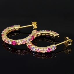 Zeitlos elegante Creolen aus vergoldetem 925 Sterling Silber mit 32 funkelnden Multicolor Zirkonia (Brillantschliff)
