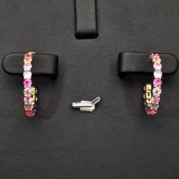 Zeitlos elegante Creolen aus vergoldetem 925 Sterling Silber mit 32 funkelnden Multicolor Zirkonia (Brillantschliff)