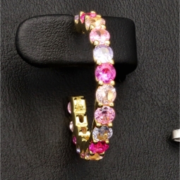 Zeitlos elegante Creolen aus vergoldetem 925 Sterling Silber mit 32 funkelnden Multicolor Zirkonia (Brillantschliff)