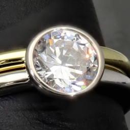 2-teiliges Ringset  mit  Zirkonia (Diamantimitat ca. 1ct ) im Brillantschliff – Sterling Silber 925, bicolor (1x rhodiniert & 1x vergoldet) RG ca. 57