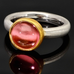 Ring für Damen aus edlem Sterling 925er Silber, halb mattiert und mit einem großen leuchtenden Quarz-Doubletten-Cabochon und vergoldeter Ringkrone - Ringgröße ca. 54