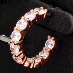 Edle Creolen / Ohrringe besetzt mit Zirkonia im Brillantschliff – 925er Silber, rosévergoldet