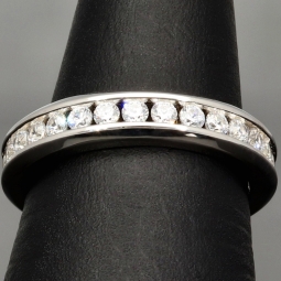 Funkelnder Memory-Ring mit 28 brillantgeschliffenen Zirkonia (Diamant-Imitation ca. 0,84ct) – 925 Sterling Silber rhodiniert und poliert- RG 53
