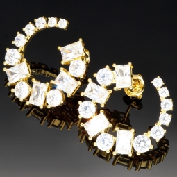 Exklusive Creolen in stilvollem Design aus vergoldetem 925 Sterling Silber mit 26 leuchtenden Zirkonia (im Schliffmix, Brillantschliff und Baguetteschliff)