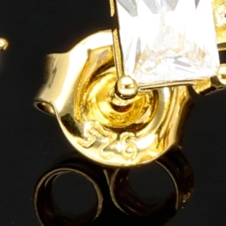 Exklusive Creolen in stilvollem Design aus vergoldetem 925 Sterling Silber mit 26 leuchtenden Zirkonia (im Schliffmix, Brillantschliff und Baguetteschliff)