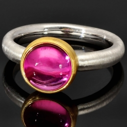 Ring für Damen aus edlem Sterling 925er Silber, halb mattiert und mit einem großen leuchtenden Quarz-Doubletten-Cabochon und vergoldeter Ringkrone - Ringgröße ca. 60