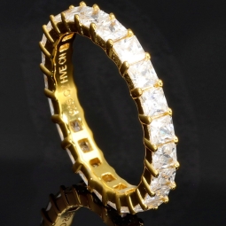 Stylischer Ring mit funkelnden Zirkoniasteinen (Diamant-Imitation im Smaragdschliff) – 925er Silber vergoldet - RG 52
