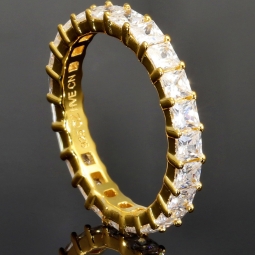 Stylischer Ring mit funkelnden Zirkoniasteinen (Diamant-Imitation im Smaragdschliff) – 925er Silber vergoldet - RG 52