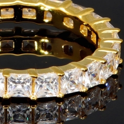 Stylischer Ring mit funkelnden Zirkoniasteinen (Diamant-Imitation im Smaragdschliff) – 925er Silber vergoldet - RG 52