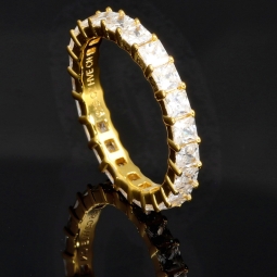 Stylischer Ring mit funkelnden Zirkoniasteinen (Diamant-Imitation im Smaragdschliff) – 925er Silber vergoldet - RG 52