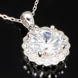 Feines Schmuckset aus 925er Sterlingsilber mit funkelndem Zirkonia im Brillantschliff (Diamantimitat) in Krappen gefasst