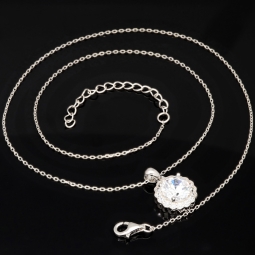 Feines Schmuckset aus 925er Sterlingsilber mit funkelndem Zirkonia im Brillantschliff (Diamantimitat) in Krappen gefasst