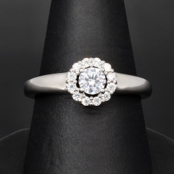 Exquisiter Kranzring  0,47 ct Brillantschliff 925er Silber für Damen mit einem hochkarätigen Zirkonia im Brillantschliff (Diamantimitat) und vielen kleinen Zirkonia in Krappen gefasst – 925er Sterling Silber, rhodiniert und poliert - RG ca. 57