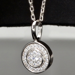Edles Schmuckset aus glänzendem 925 Sterling Silber, bestehend aus einer feinen Ankerkette und einem Anhänger, bestückt mit vielen kleinen und einem hochkarätigen Zirkonia (Diamantimitat)