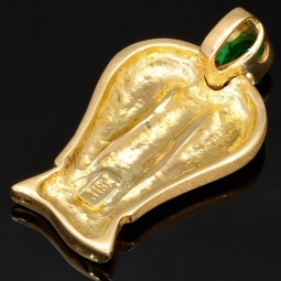 Stilvoller-Anhänger in Form eines Engels in Handarbeit in 750er (18K) Gelbgold hergestellt mit einem leuchtend tannengrünen kolumbianischen Smaragd in Tropfenform (ca. 0,25 ct.) geschliffen