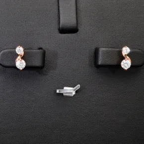 Ohrstecker mit stylischem Design aus rosévergoldetem 925er Sterlingsilber mit strahlendem Zirkonia (Diamantimitat, Brillantschliff)