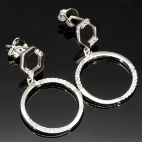 Silberohrringe in außergewöhnlichem Design - Zirkoniasteine im Brillantschliff kombiniert mit edlem, poliertem und rhodinierten Sterlingsilber (925).