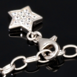 Verspieltes rhodiniertes Silberarmband mit abnehmbarem Sterneinhänger und 11 funkelnden Zirkonia (Diamantimitationen ca. 0,11 ct)  im Brillantschliff - ca. 19cm - 925 Sterling Silber