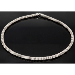 Wellendorff Markenschmuck: Beeindruckendes Collier / Seidenkordel, mit feiner Struktur aus hochwertigem Gold in ca 43 cm Länge (18K / 750 Weißgold, ca. 78,5g)