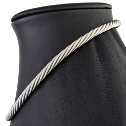 Wellendorff Markenschmuck: Beeindruckendes Collier / Seidenkordel, mit feiner Struktur aus hochwertigem Gold in ca 43 cm Länge (18K / 750 Weißgold, ca. 78,5g)