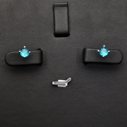 Exquisite Ohrstecker aus 925 Sterling Silber bestückt mit 2 größeren, leuchtenden blauen Zirkoniasteinen (Diamantimitationen) in Krappen gefasst