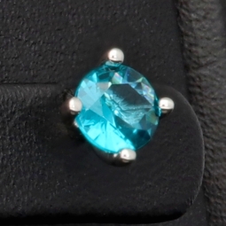 Exquisite Ohrstecker aus 925 Sterling Silber bestückt mit 2 größeren, leuchtenden blauen Zirkoniasteinen (Diamantimitationen) in Krappen gefasst