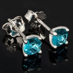 Exquisite Ohrstecker aus 925 Sterling Silber bestückt mit 2 größeren, leuchtenden blauen Zirkoniasteinen (Diamantimitationen) in Krappen gefasst