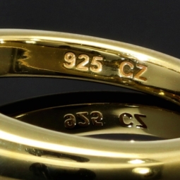 Funkelnder Silberring für Damen – 925er Silber, edel vergoldet, mit Zirkonia im Brillantschliff (Diamantimitation, 0,47 ct) - Ringgröße ca. 54