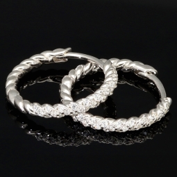 Mini Creolen / Ohrringe aus 925 Sterling Silber, rhodiniert und poliert veredelt mit leuchtenden Zirkonia-Steinen (Diamantimitationen) im Brillantschliff