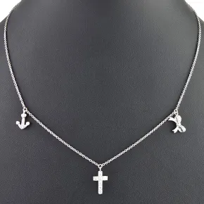 Stilvolle Halskette aus rhodiniertem 925er Silber mit eingearbeiteten Charms (Kreuz, Schleife und Anker) mit Zirkoniasteinen besetzt (Diamantimitationen), ca. 42-45 länge verstellbar