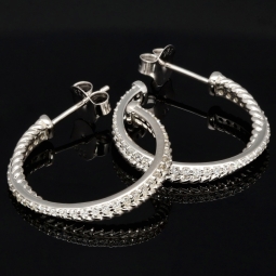 Glänzende Creolen / Ohrringe aus 925 Silber, rhodiniert und poliert, besetzt mit vielen, kleinen funkelnden Zirkonia-Steinen im Brillantschliff