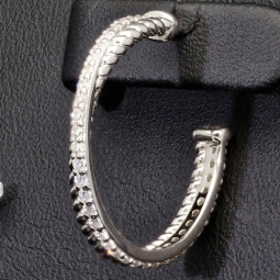Glänzende Creolen / Ohrringe aus 925 Silber, rhodiniert und poliert, besetzt mit vielen, kleinen funkelnden Zirkonia-Steinen im Brillantschliff