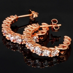 Glänzende Creolen / Ohrringe aus vergoldetem 925er Sterling Silber in außergewöhnlichem Design mit Zirkonia im Brillantschliff (Diamant-Imitationen)
