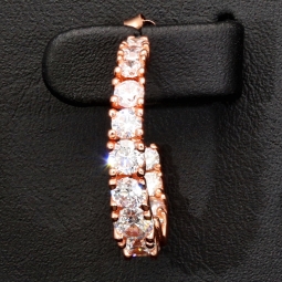 Glänzende Creolen / Ohrringe aus vergoldetem 925er Sterling Silber in außergewöhnlichem Design mit Zirkonia im Brillantschliff (Diamant-Imitationen)