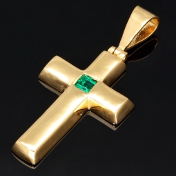 Massiver Kreuz-Anhänger mit eingefassten, funkelnden, grasgrünen Smaragd im klassischen Smaragdschliff (ca. 0,15 ct.) in edlem Gold (750 18K Gelbgold)