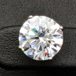 Glänzende Ohrstecker aus rhodiniertem 925er Sterling Silber, besetzt mit funkelnden Zirkonia (Diamantimitation) im Brillantschliff