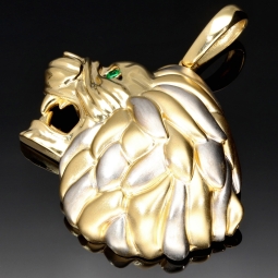 XL Löwenkopf-Anhänger aus edlem Bicolor 585er / 14K Gold (Gelbgold und Weißgold) mit leuchtend grünem Zirkonia (ca. 9,5 g)