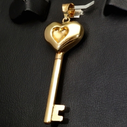 Großer Anhänger in Schlüsselform mit Herzdesign aus edlem Gold (585 14K Gelbgold)