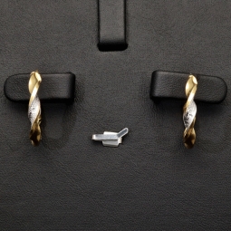 Elegante Twist-Creolen mit filigranem Greco-Design aus edlem 585 / 14K Bicolor Gold (Gelbgold und Weißgold)