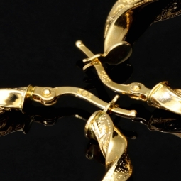 Edle Twist - Creolen in zeitlosem, filigranen Greco - Design aus hochwertigem 585er / 14K Gold