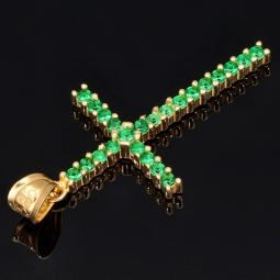 Kreuz-Anhänger aus massivem, hochwertigem 14k / 585 Gold (Gelbgold) besetzt mit grünen, leuchtenden Zirkoniasteinen in Krappenfassungen