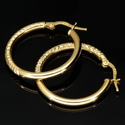 Gold-Creolen aus 585er 14K Gelbgold mit halb gestepptem Muster und halb glänzend polierter Oberfläche