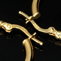 Gold-Creolen aus 585er 14K Gelbgold mit halb gestepptem Muster und halb glänzend polierter Oberfläche