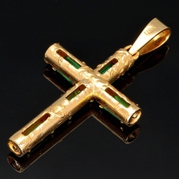 Handgearbeiteter kolumbianischer Kreuzanhänger mit 6 funkelnden, leuchtend grünen, eingefassten Smaragden. Modern und zugleich zeitlos. (750er 18K Gold)