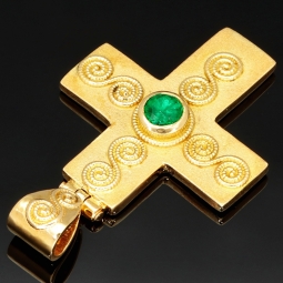 MAssiver Kreuz-Anhänger mit eingefassten, funkelnden, kolumbianischen Smaragd in aufwendigem Rundschliff (ca. 0,29 ct.) in edlem Gold (750 18K Gelbgold)
