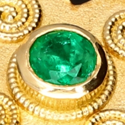 MAssiver Kreuz-Anhänger mit eingefassten, funkelnden, kolumbianischen Smaragd in aufwendigem Rundschliff (ca. 0,29 ct.) in edlem Gold (750 18K Gelbgold)