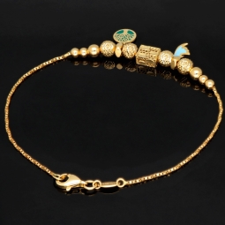 Außergewöhnliches Goldarmband mit detailreichen, eingearbeiteten Elementen und Goldperlen (585er 14k), ca. 19cm lang