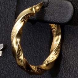 Stilvolle Twist-Creolen aus 585er Gelbgold mit edlem Greco-Relief aus 585er (14K) Gelbgold