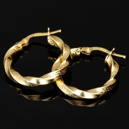 Stilvolle Twist-Creolen aus 585er Gelbgold mit edlem Greco-Relief aus 585er (14K) Gelbgold